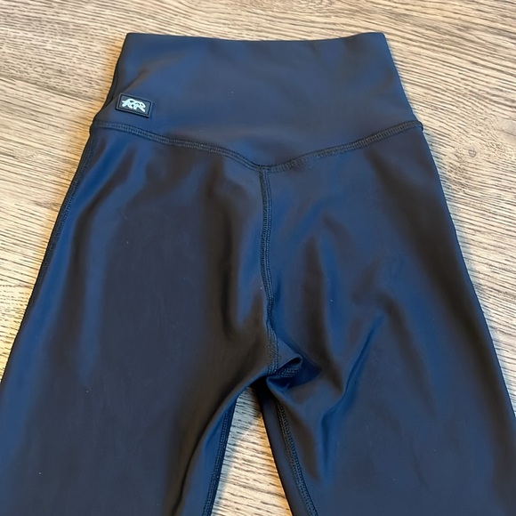 Tiger Friday Hot Cross Leggings - Picture 7 of 10